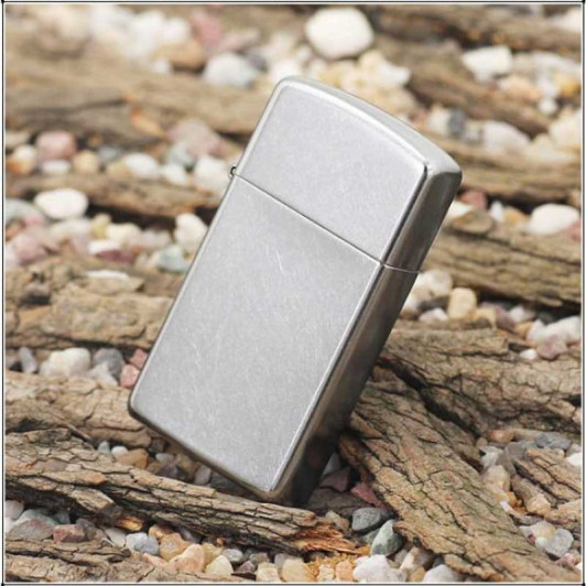1607 Зажигалка ZIPPO Slim, латунь/сталь с покрытием Street Chrome, серебристый