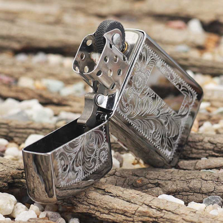 1652 Зажигалка ZIPPO Slim® Venetian, латунь/сталь с покрытием High Polish Chrome, серебристый