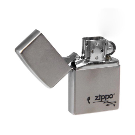 205 Зажигалка ZIPPO Footprints, латунь/сталь с покрытием Satin Chrome, серебристый