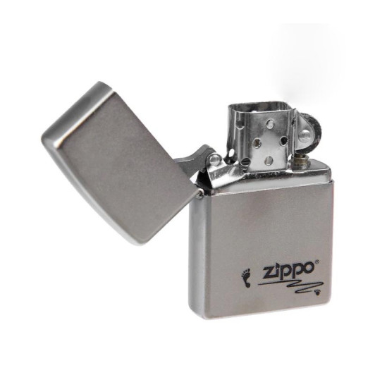 205 Зажигалка ZIPPO Footprints, латунь/сталь с покрытием Satin Chrome, серебристый